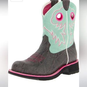 ARIAT Women’s Size 8 fatbaby Sheila Charcoal Elephant Print. Pink and Green